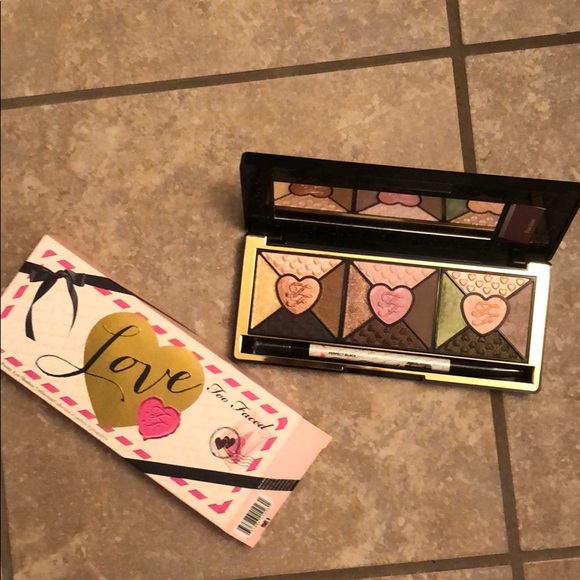 Too Faced Love Eyeshadow Pallet - Picture 1 of 7